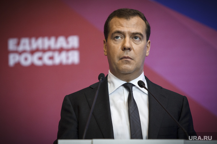 Эксперты выяснили, что одномандатники-единороссы в регионах не используют образ лидера партии Дмитрия Медведева во время агитации
