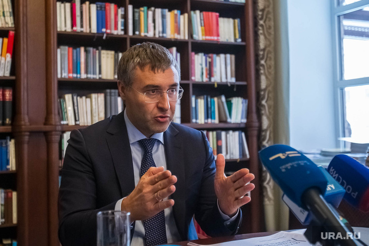 Валерий Фальков — один из немногих, кто всерьез занялся предвыборной агитацией