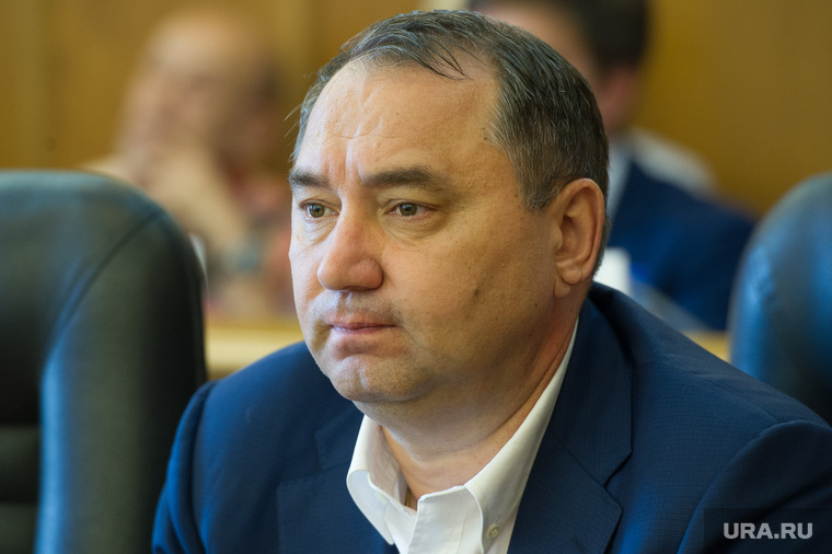 Ринат Садриев говорит, что не намерен тратить деньги на открепительные