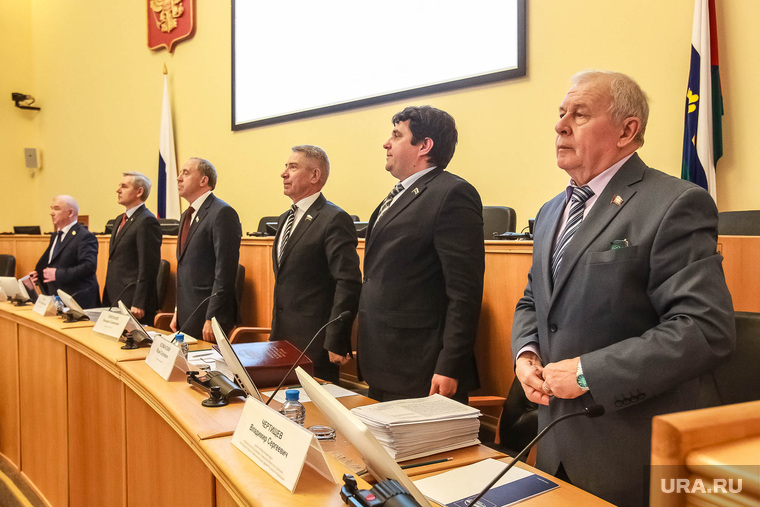 В президиуме думы нового созыва появятся два новых человека вместо Геннадия Корепанова (третий справа) и Владимира Чертищева (первый справа)