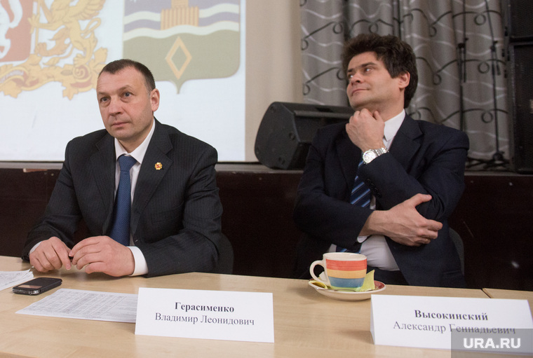 Арамиль — тоже феномен: глава Владимир Герасименко (слева) агитирует за «Партию Роста», а большинство голосов уходит в ЕР