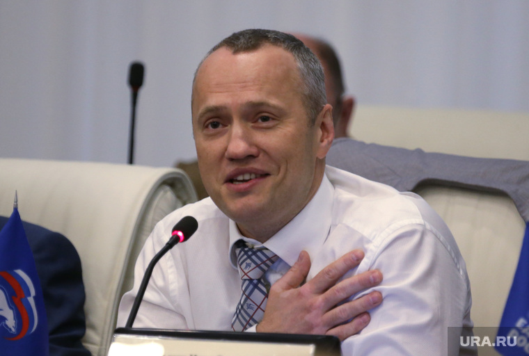 Илья Шулькин может выбирать, в каком из парламентов бить чиновников по «обещальникам»