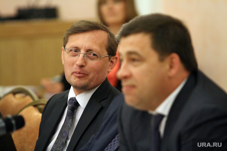 Павла Крекова (слева) подчиненные уже не видят в кресле министра