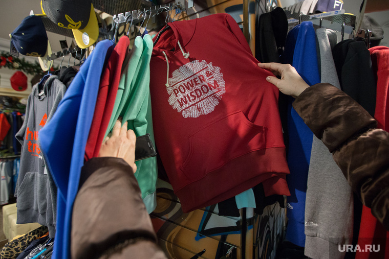 В условиях кризиса и затоваренности торговля одеждой — рискованный бизнес