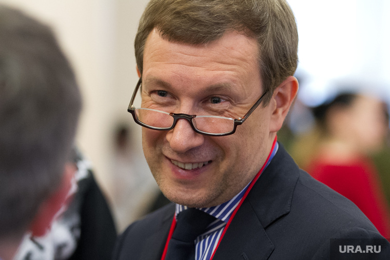 По словам источников агентства, Центр политической конъюнктуры, который возглавляет Алексей Чеснаков, претендует на экспертное сопровождение политического блока Кремля