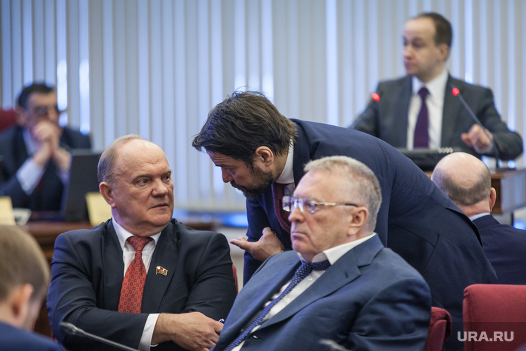 Коммуниста Геннадия Зюганова и лидера ЛДПР Владимира Жириновского могут не пустить на выборы — не обеспечат конкурентность