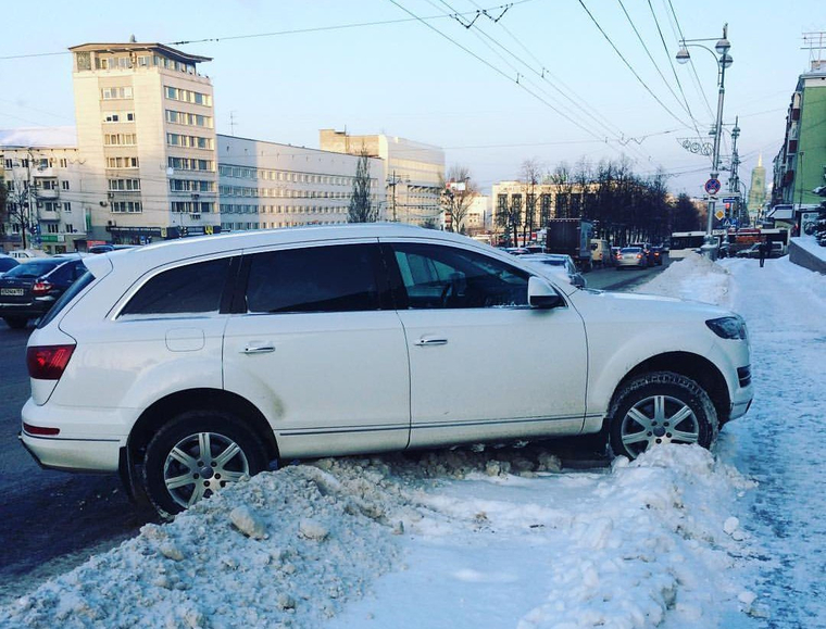 Такая вот шикарная парковка! Зато платная. Автор «ПЕРМЯКИ. Подслушано Пермь»