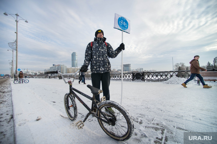 Зимой на велосипед садятся только самые бесстрашные