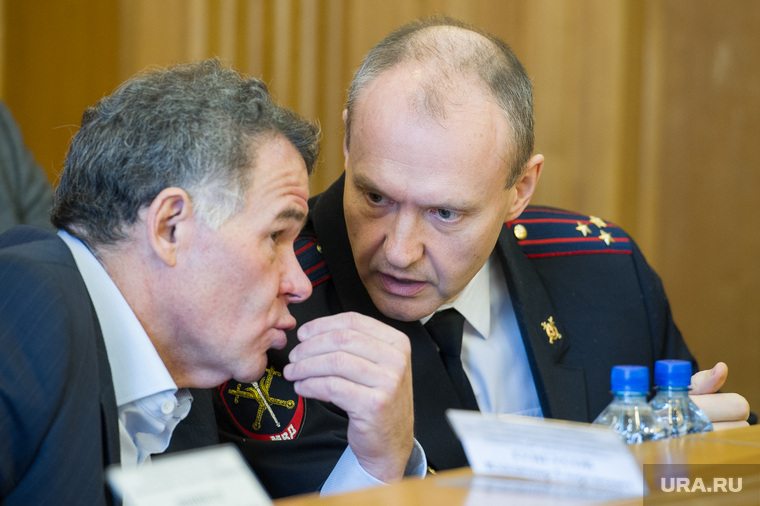 Владимир Тунгусов (слева) имеет большие связи в силовых структурах