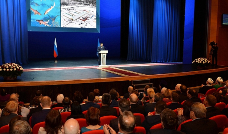 Дмитрий Кобылкин пообещал в 2017 году исполнить указ президента по ветхому жилью
