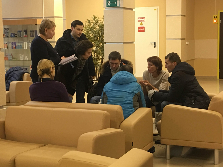 Наталья Комарова встретилась с родными погибших и пострадавших в аварии