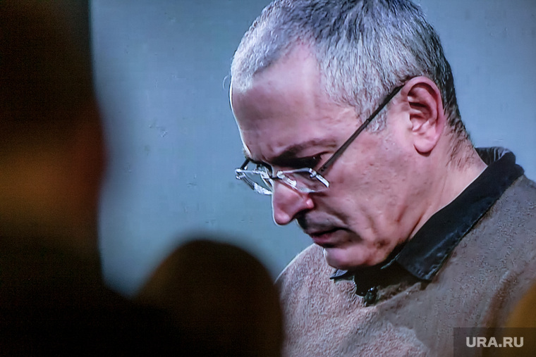 За деньги правительства ХМАО писатели критикуют захват империи Михаила Ходорковского