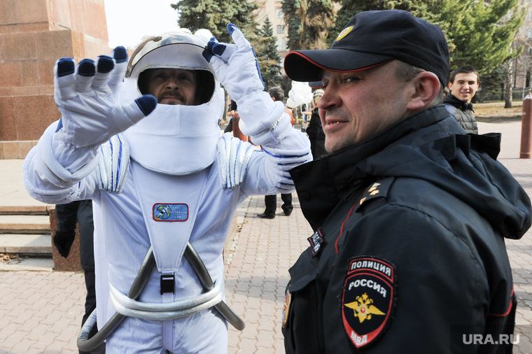 В День космонавтики в Челябинске полиция задержала «астронавта».