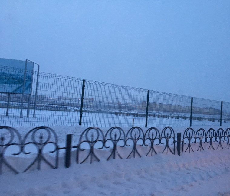 Недостроенную набережную в Салехарде обнесли забором из-за двух смертей