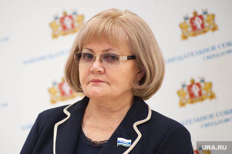 Людмила Бабушкина отказалась обещать что-либо, отреагировав на вопрос журналиста «URA.Ru» будто бы с некоторым испугом