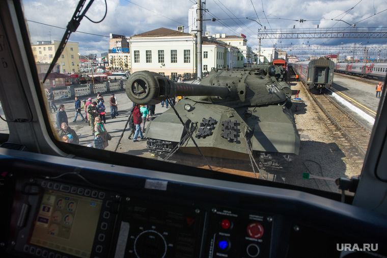 Танк ИС-3 на платформе агитпоезда «Армия Победы», прибывшего в Екатеринбург