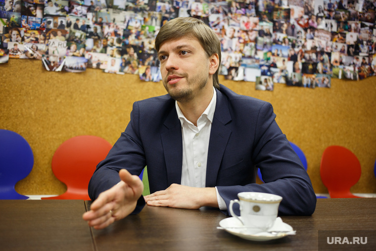 Дмитрий Попов объясняет, как будет выглядеть бизнес-инкубатор в Краснотурьинске