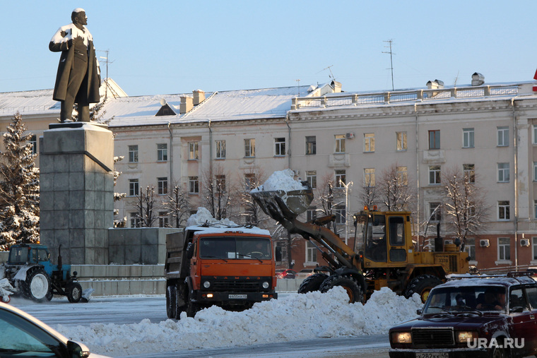МУП «СДП» убирает снег с проезжей части магистральных дорог в городе