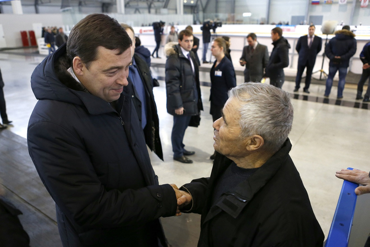 В 2014 году Евгений Куйвашев, чествовал Николая Дуракова, поздравляя прославленного хоккеиста с юбилеем