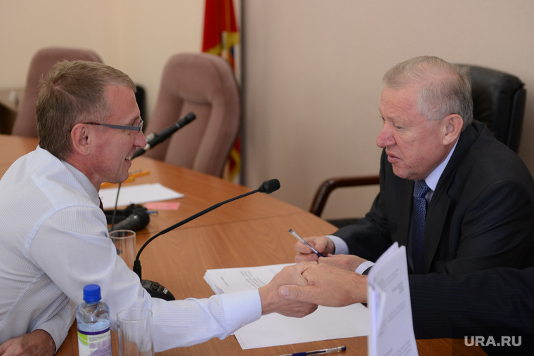 Нациевский (слева) просит Тефтелева уволить директоров всех трех челябинских транспортных МУП