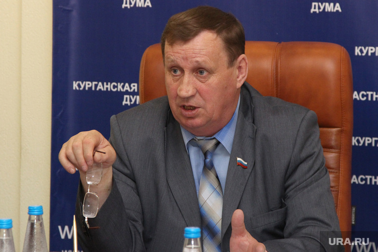 Владимир Остапенко предложил адресовать вопрос комитету по экономической политике и сделать запрос в налоговую
