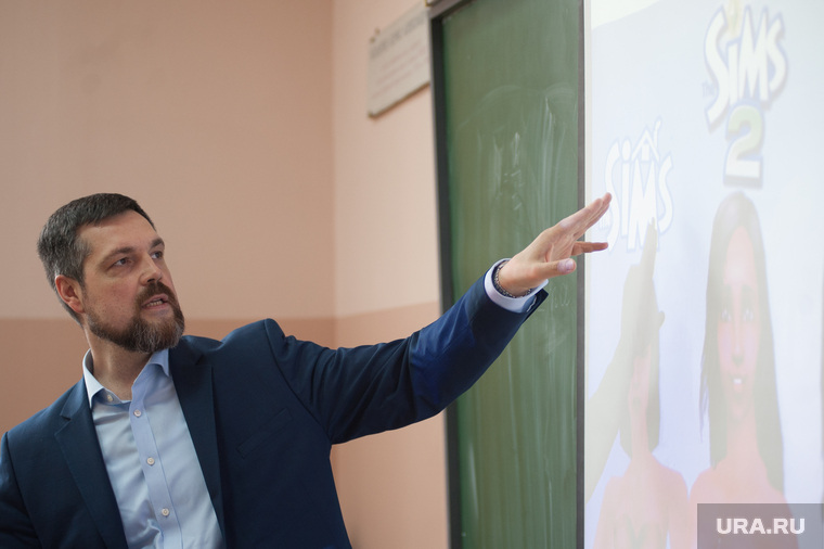 В ходе открытой лекции Мингазов рассказал об опасностях чрезмерного увлечения компьютерными играми