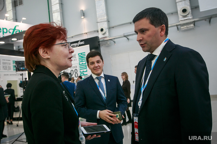 Быть регионом-донором невыгодно, часто говорят эксперты. Но губернатор ЯНАО Дмитрий Кобылкин (справа) справляется и не жалуется.
