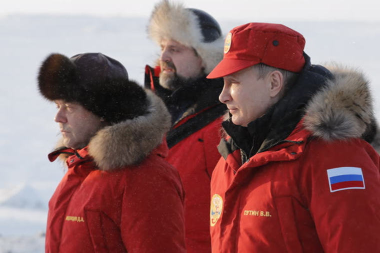 Накануне Владимир Путин в компании первых лиц страны нашел доказательства, что глобальное потепление Арктике не грозит