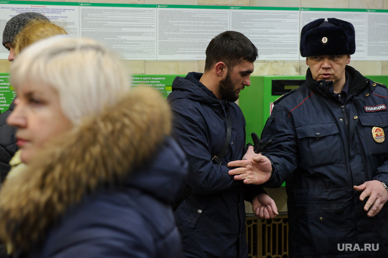 В екатеринбургском метрополитене усилены меры безопасности. Екатеринбург, проверка документов, полиция россии