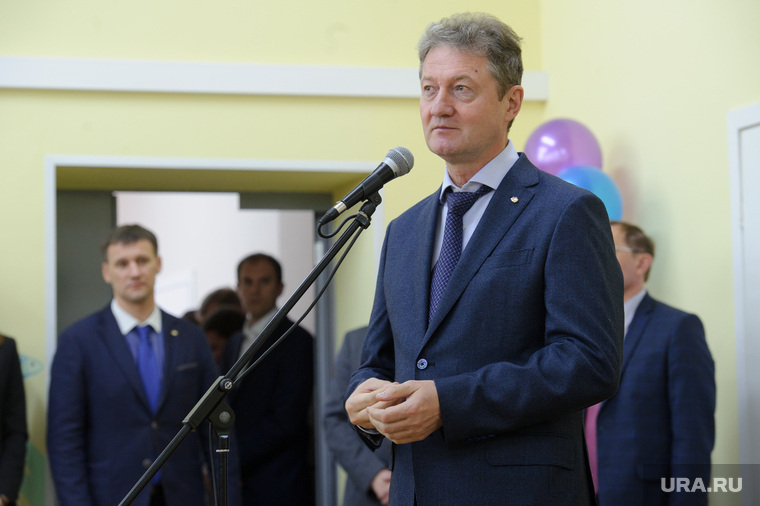 Холдинг все глубже погружается в негативную повестку