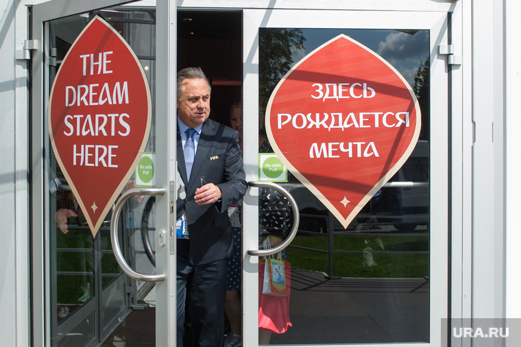 Вице-премьер Виталий Мутко ушел в работу над ЧМ-2018. Хоть негласно, но он держит руку на пульсе