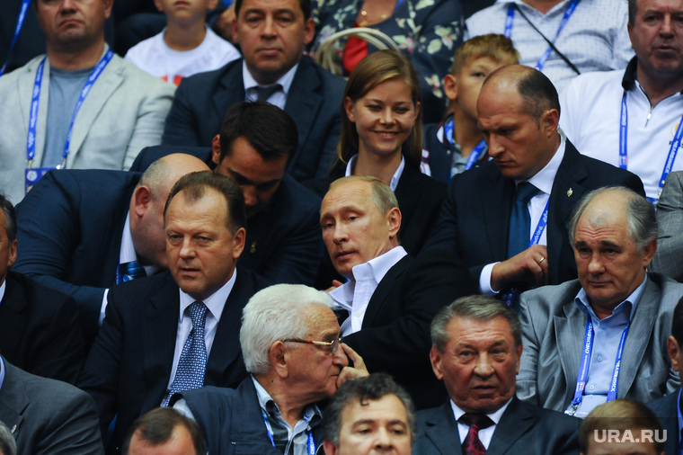 На снимке с ЧМ по дзюдо в 2014 Мариус Визер сидит по правую руку от президента. Екатеринбургский турнир наверняка хотел бы посетить Путин, если бы не выборы