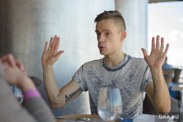 Главный редатор Sports.Ru Юрий Дудь обезоружил Youtube-«фауну» своим каналом «вДудь»
