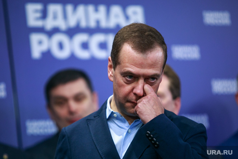 Дмитрий Медведев ранее сам предлагал россиянам уходить в бизнес и «крутиться»