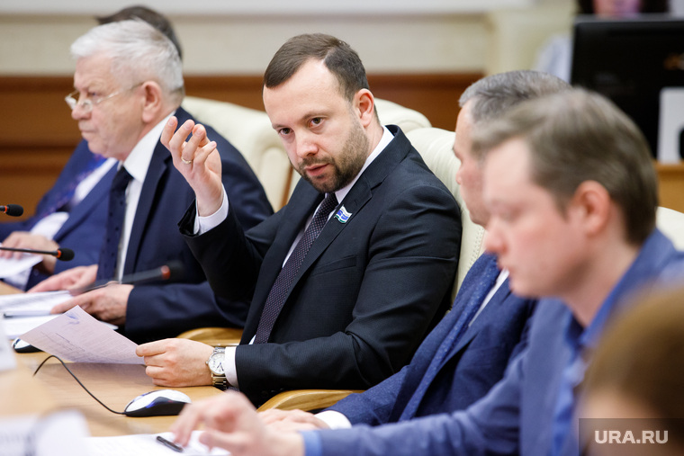 Алексей Коробейников видел в речи коллеги-коммуниста сравнение областных властей с войсками НАТО