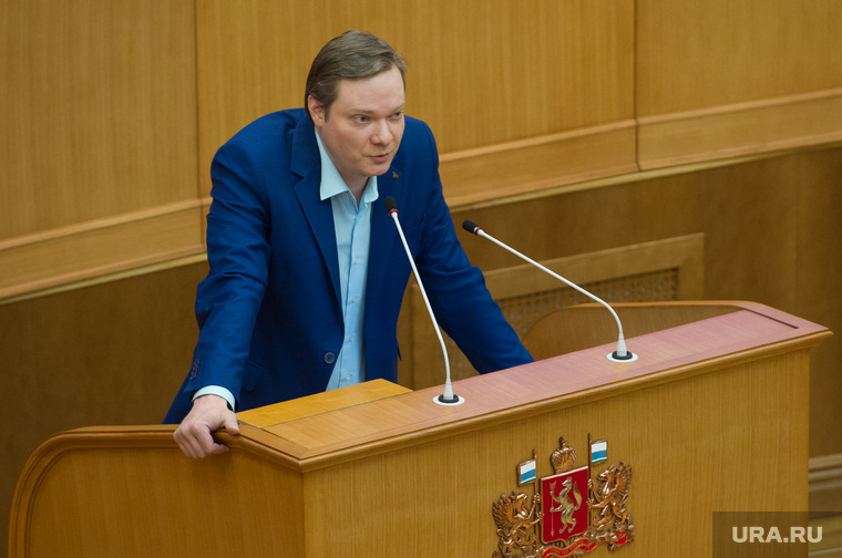 Александр Ладыгин настаивал, что депутаты, отзывая мандат Карапетяна, откроют ящик Пандоры