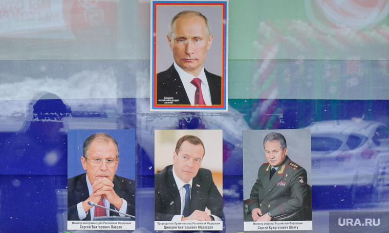Сергей Лавров (слева) и Сергей Шойгу (справа) находятся в прямом подчинении президента Владимира Путина
