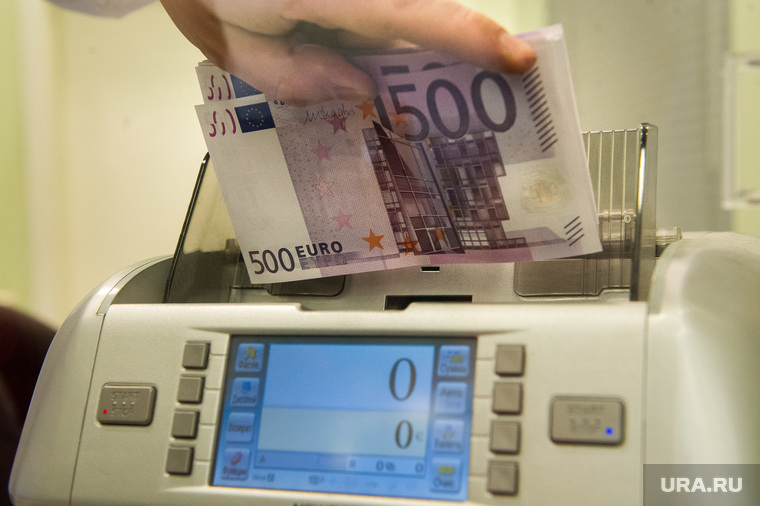 Курс евро значительно растет на фоне новостей о санкциях против России