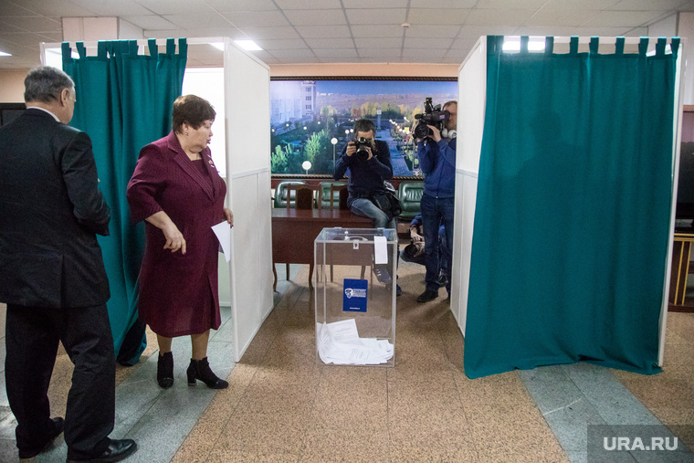 Для депутатов установили специальные кабинки для голосования