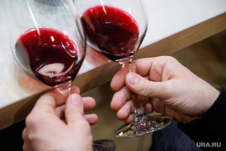 Считается, что санкции на алкоголь — сигнал ЕС не поддерживать позицию США: Россия — главный потребитель итальянских и французских вин