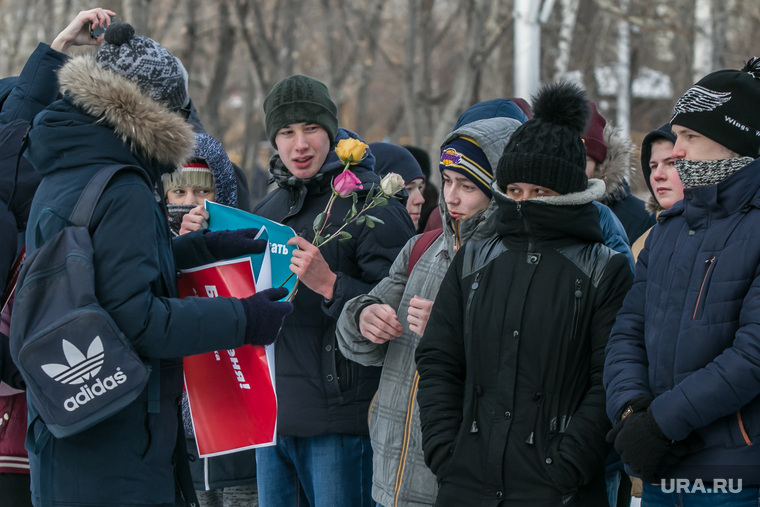По мнению экспертов, Навальный попытается собрать на акцию подростков, чтобы потом заявить — смотрите, бьют детей