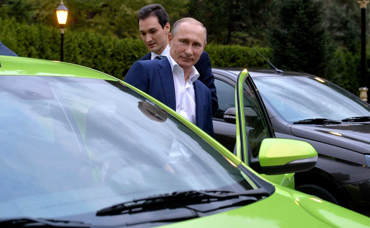Владимир Путин известен россиянам и как заядлый автомобилист
