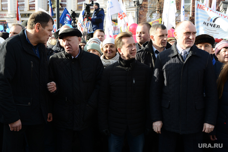 Евгений Тефтелев (второй слева) приложил массу усилий, чтобы примирить Андрея Барышева (слева) с Владимиром Бурматовым (третий слева)