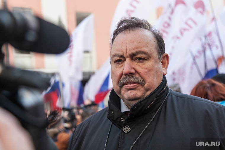 Геннадий Гудков проявил себя как оппозиционер на акциях «За честные выборы». В 2012 году депутаты Госдумы лишили его мандата.