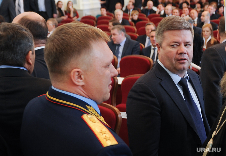 Человек Станислава Мошарова (справа) стал фигурантом уголовного дела, когда вся областная верхушка улетела из страны