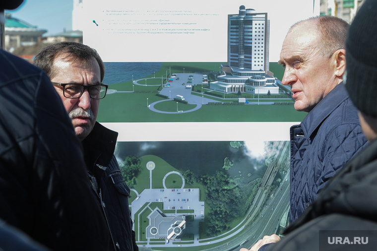 Олег Лакницкий (слева) начал строительство в Озерске уже при губернаторе Борисе Дубровском