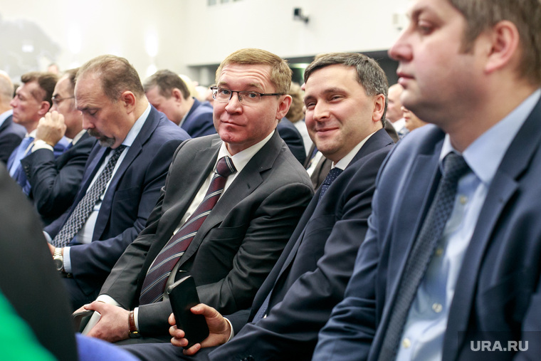 Дмитрий Кобылкин сегодня сидел вместе с бывшим губернатором-соседом, Владимиром Якушевым, с кем перешел в правительство