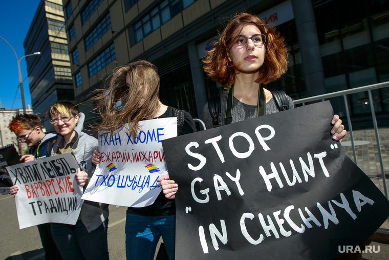 В 2017 году «Новая газета» сообщила о преследованиях геев в Чечне