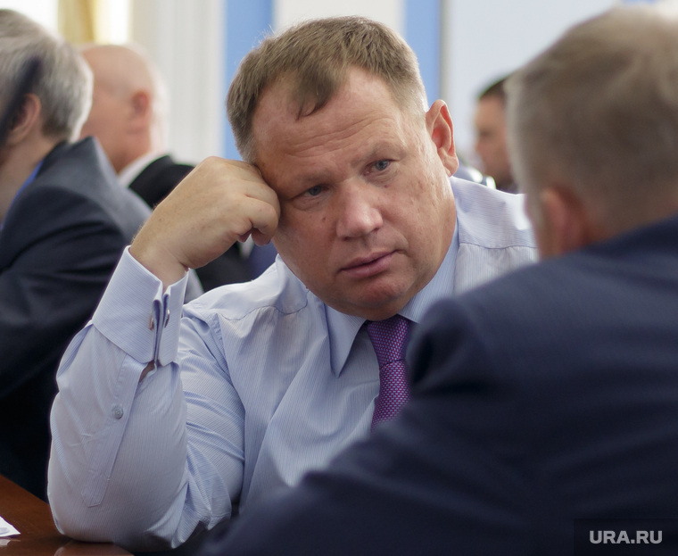 Владимир Плотников, судя по всему, не спешит слагать «полномочия» теневого мэра
