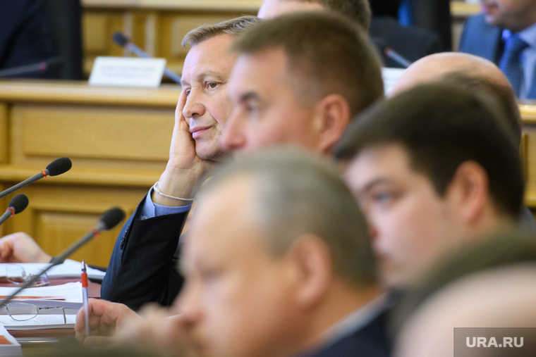 Косинцеву (в фокусе) хотят вменить вину за сорванное голосование по поправкам, отменяющим выборы мэра Екатеринбурга